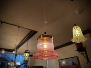 ヴァセリンガラス (NEW) アンティーク クランベリーヴァセリンガラス・ランプシェード – 6609 (SOLD)｜ヴァセリンランプ 西洋・アンティーク家具の専門店「家具のこばやし」- 福島県福島市アンナガーデン