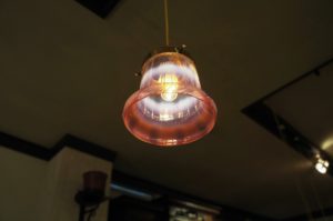 ヴァセリンガラス (NEW) アンティーク クランベリーヴァセリンガラス・ランプシェード – 66094｜ヴァセリンランプ 西洋・アンティーク家具の専門店「家具のこばやし」- 福島県福島市アンナガーデン