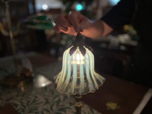 ヴァセリンガラス アンティーク ヴァセリンガラス・ランプシェード – 70229 (SOLD)｜ヴァセリンランプ 西洋・アンティーク家具の専門店「家具のこばやし」- 福島県福島市アンナガーデン