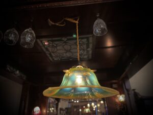 ヴァセリンガラス (NEW)アンティーク ヴァセリンガラス・ランプシェード – I4034 (SOLD)｜ヴァセリンランプ 西洋・アンティーク家具の専門店「家具のこばやし」- 福島県福島市アンナガーデン