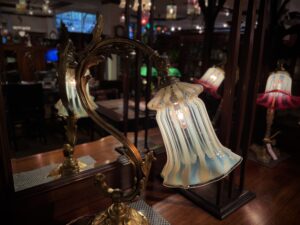 ヴァセリンガラス (NEW) アンティーク ヴァセリンガラス・ランプシェード – A5019｜ヴァセリンランプ 西洋・アンティーク家具の専門店「家具のこばやし」- 福島県福島市アンナガーデン