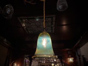 ヴァセリンガラス (NEW) アンティーク ヴァセリンガラス・ランプシェード – I1011｜ヴァセリンランプ 西洋・アンティーク家具の専門店「家具のこばやし」- 福島県福島市アンナガーデン