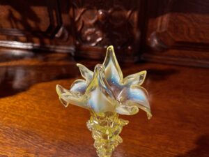 ヴァセリンガラス (NEW) アンティーク ヴァセリンガラス・一輪挿し – I1285 (SOLD)｜ヴァセリンランプ 西洋・アンティーク家具の専門店「家具のこばやし」- 福島県福島市アンナガーデン