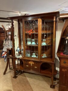 アンティーク家具 アンティークショーケース -50242｜ヴァセリンランプ 西洋・アンティーク家具の専門店「家具のこばやし」- 福島県福島市アンナガーデン