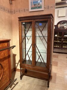 アンティーク家具 アンティークショーケース -68041(SOLD)｜ヴァセリンランプ 西洋・アンティーク家具の専門店「家具のこばやし」- 福島県福島市アンナガーデン