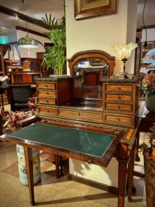 アンティーク家具 ドレッシングデスク – 76106｜ヴァセリンランプ 西洋・アンティーク家具の専門店「家具のこばやし」- 福島県福島市アンナガーデン