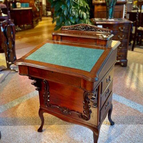 アンティーク家具 Davenport Desk – 77020｜ヴァセリンランプ 西洋・アンティーク家具の専門店「家具のこばやし」- 福島県福島市アンナガーデン